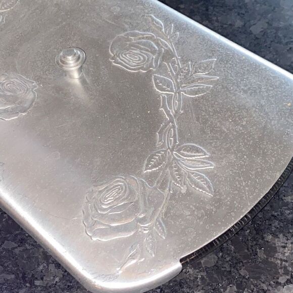 Vintage Roses Embossed Aluminum 2.5 Qt Covered Casserole - Picture 5 of 12